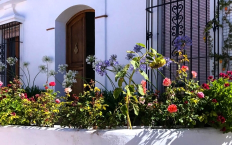 Su apartamento vacacional está en el primer piso de esta casa