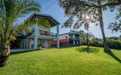 Un ala con dormitorios, otra ala con sala de estar