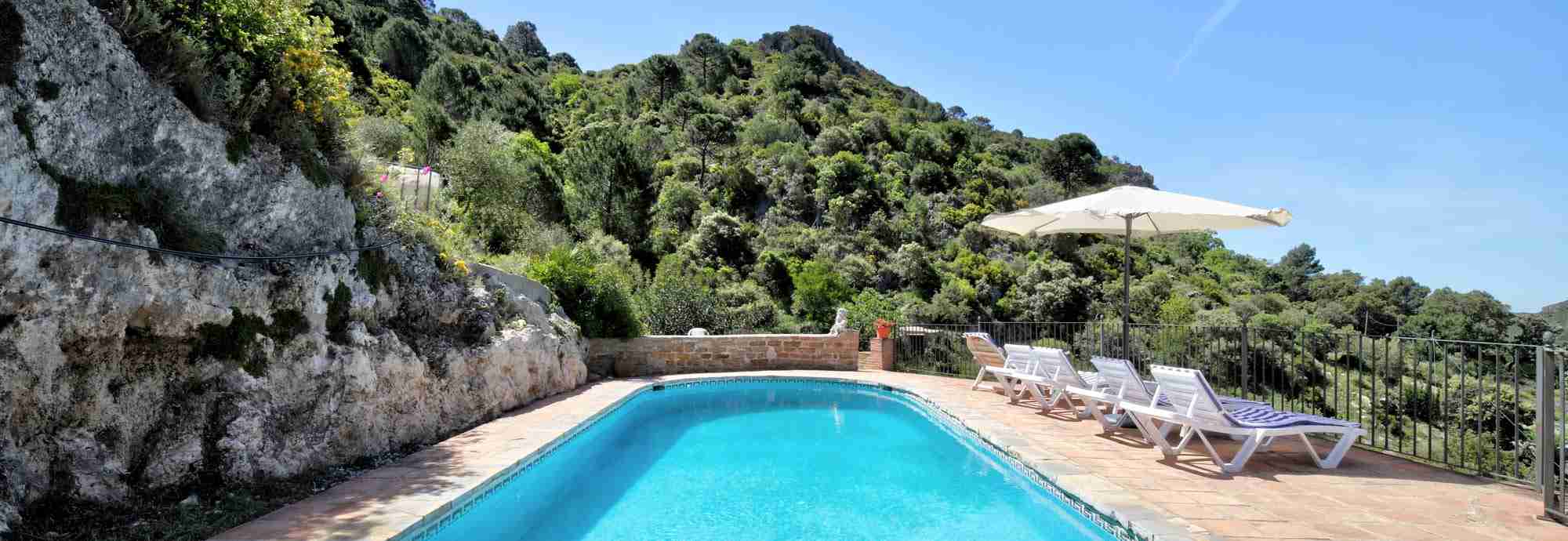 Cortijo privado andaluz en plena naturaleza y cerca de la costa