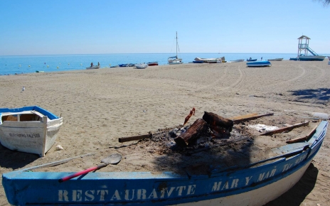 Los bares de pescado de la playa de Sabinillas están cerca