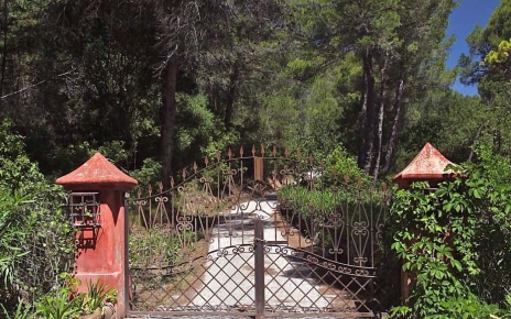 A private mountain estate 30 minutes away from the coast