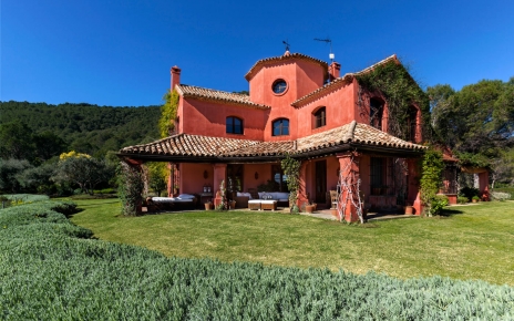 Intriguing villa in the Ronda mountains
