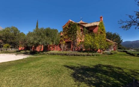 Large lanwed areas around the property