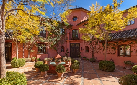 Patio / main entrance