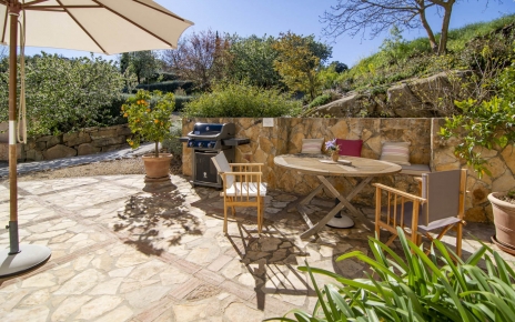 La barbacoa de gas Weber tiene luces para la noche