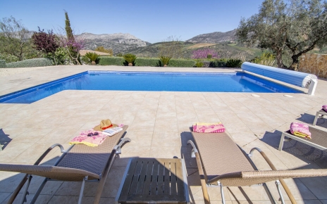 La piscina se puede calentar a 28ºC (bajo petición y con costo adicional)