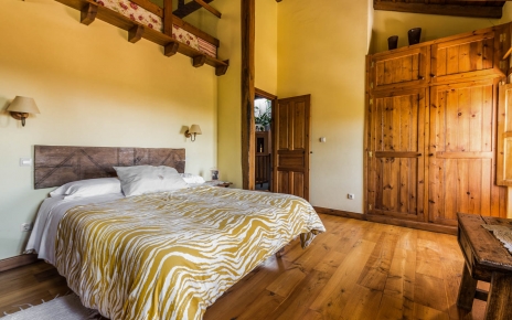 Anrother bedroom with gallery room for children