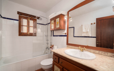 Baño (con bañera y ducha)