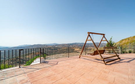 Gran terraza vallada con vistas