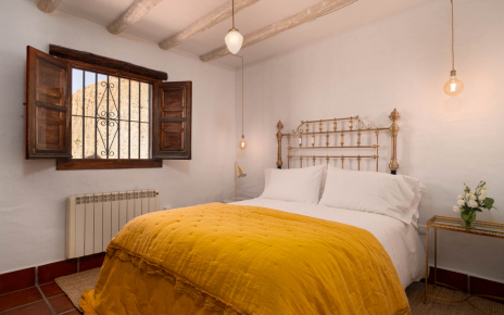 Habitación con cama doble