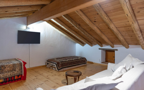 Loft / gallery / TV room sleeps 3 children