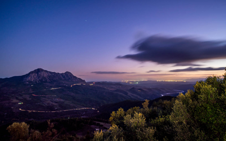 Las ciudades costeras son visibles también durante la noche