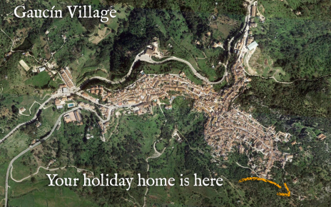 Gaucín pueblo y su casa vacacional abajo a la derecha