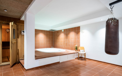 Planta inferior con zona de spa