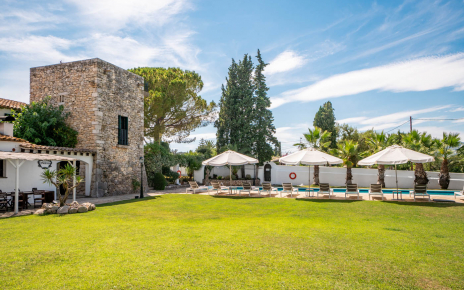 4,000 m2 of superb gardens