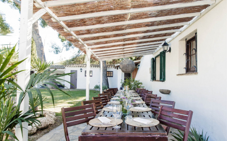 Outdoor dining facilities