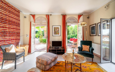 Salón en Apartamento con puertas al exterior