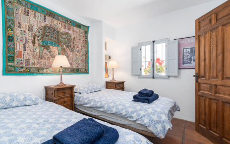 Habitación con dos camas en primera planta