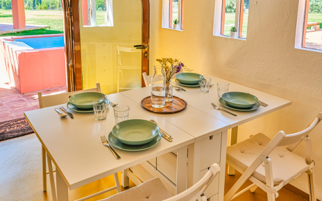 Zona de comedor en el anexo