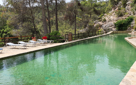 A huge natural pool for proper swims