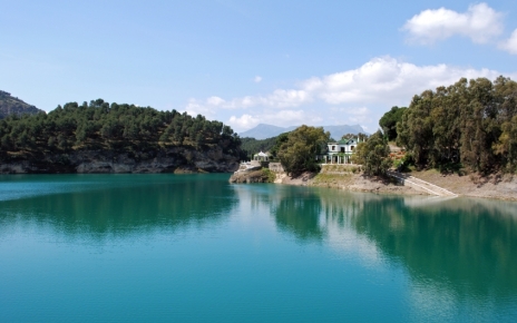 Eating-out in Ardales Lake