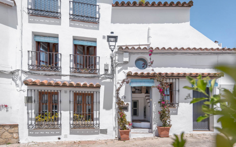 Doors to front street