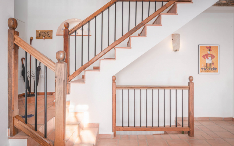 Escaleras a planta baja