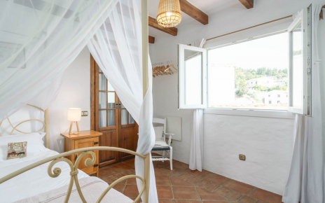 Habitación con una cama