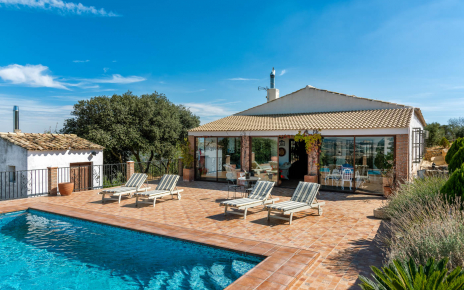 Casa privada en una planta con piscina privada