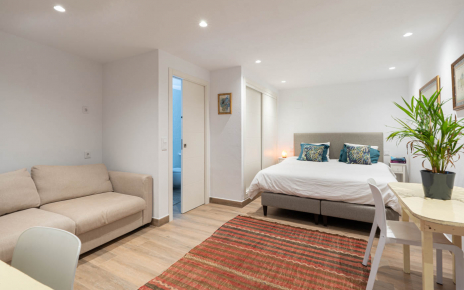 Lower level bedroom with access from terrace