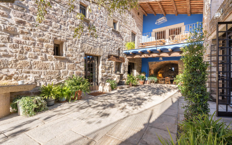 Entrance to courtyard