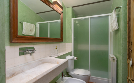 Shared bathroom on 2nd floor