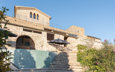 Steps down from pool area to lower terrace 