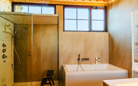 Turkish bath and Hydromassage bathtub in Tower (annexe)