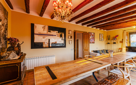 Dining area prepared for full villa capacity