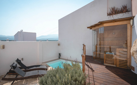 Lower floor (southeast terrace) with Finnish sauna