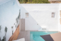 La piscina principal está en la terraza noroeste