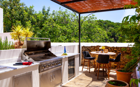 Outdoor kitchen in central patio