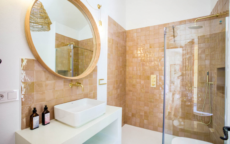 Elegant bathrooms with different styles