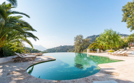 Beautiful travertine outdoor flooring
