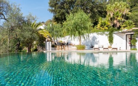 The pool is solar heated in Spring and Fall