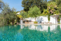 La piscina tiene climatización solar en primavera y otoño