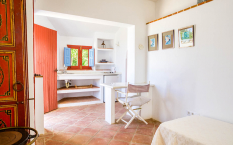 Casita: apartment / studio one bedded with kitchenette