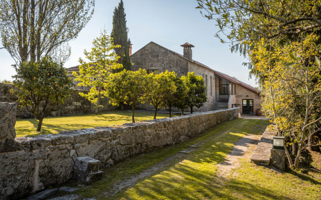 5000 square metres of private grounds