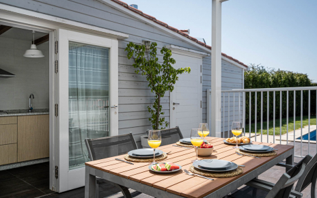 En el exterior hay una cocina adicional