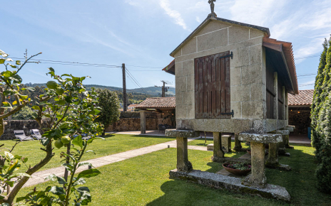 Traditional grain storage construction