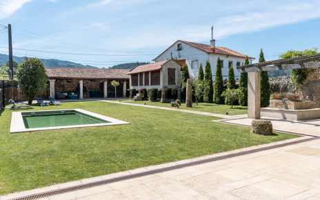 There is only one house that may partially see the garden