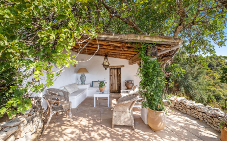 Otro porche amueblado