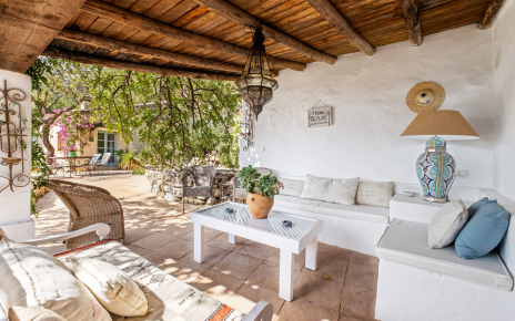 Un acogedor rincón para relajarse y leer