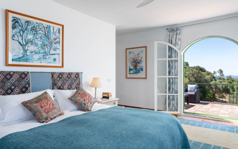 Acceso a terraza amueblada